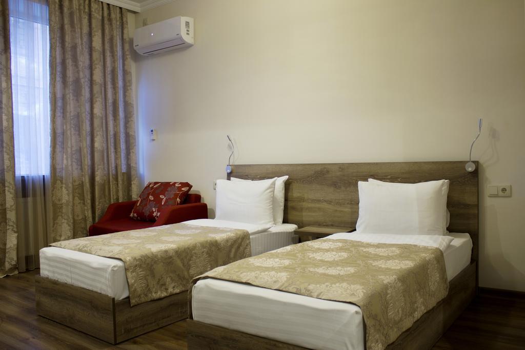 Hotel Feri Tbilisi Exteriör bild